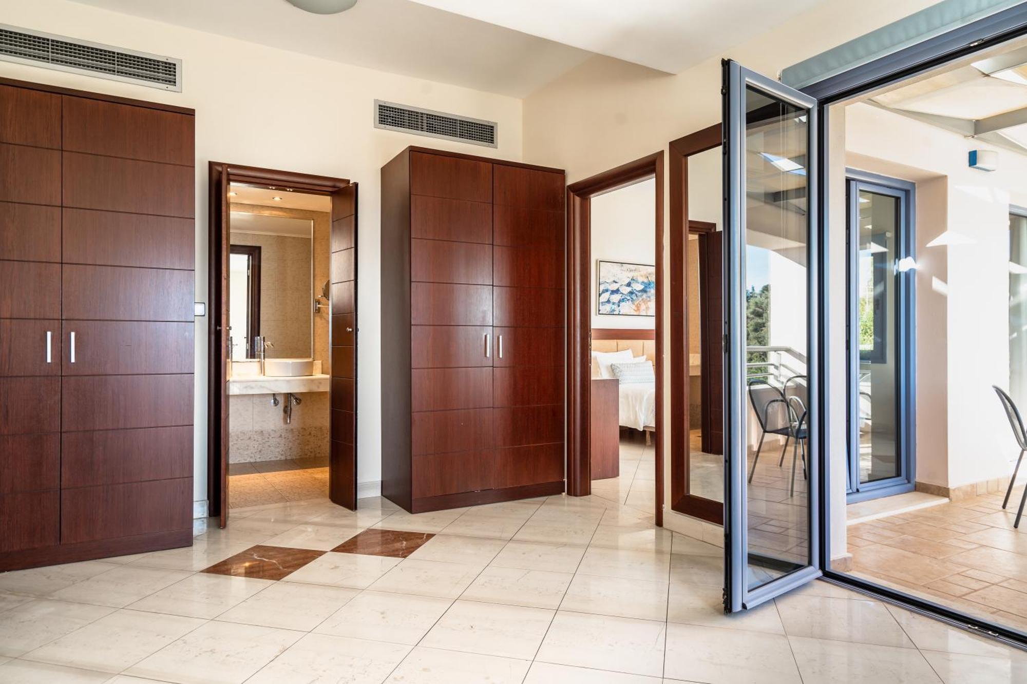 Porto Galini Seaside Resort & Spa Nikiana Ngoại thất bức ảnh Interior doors